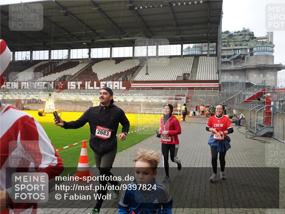 07.12.2025 - St. Pauli X-Mass-Run No. 15 Fabian Wolf http://msf.ph/oto/9397824 07.12.2025 10:47:17 Ziel 231, 1171, 1819, 2115, 2200, 2683, 2684, 3029, 3344 meine-sportfotos.de