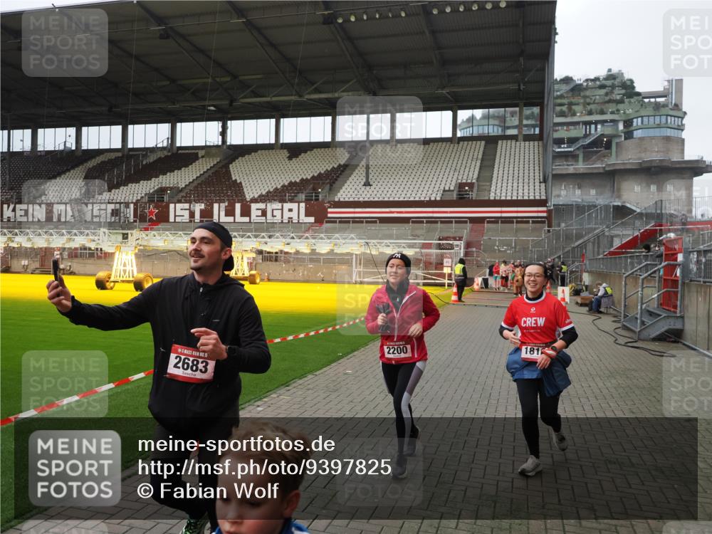 07.12.2025 - St. Pauli X-Mass-Run No. 15 Fabian Wolf http://msf.ph/oto/9397825 07.12.2025 10:47:17 Ziel 231, 1171, 1819, 2115, 2200, 2683, 2684, 3029, 3344 meine-sportfotos.de