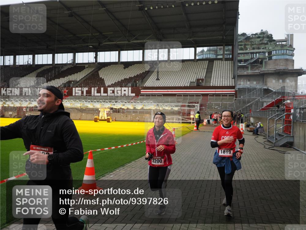 07.12.2025 - St. Pauli X-Mass-Run No. 15 Fabian Wolf http://msf.ph/oto/9397826 07.12.2025 10:47:17 Ziel 231, 1171, 1819, 2115, 2200, 2683, 2684, 3029, 3344 meine-sportfotos.de