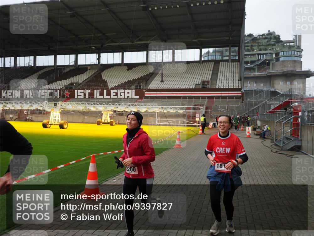07.12.2025 - St. Pauli X-Mass-Run No. 15 Fabian Wolf http://msf.ph/oto/9397827 07.12.2025 10:47:18 Ziel 522, 523, 1171, 1819, 2115, 2200, 2683, 2684, 3029, 3344 meine-sportfotos.de