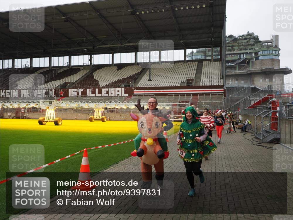 07.12.2025 - St. Pauli X-Mass-Run No. 15 Fabian Wolf http://msf.ph/oto/9397831 07.12.2025 10:47:26 Ziel 60, 78, 309, 522, 523, 1171, 1182, 1819, 1847, 1848, 1863, 2200, 2683, 2684, 3101, 3102, 3104, 3105, 3360, 4853, 4868, 4869 meine-sportfotos.de