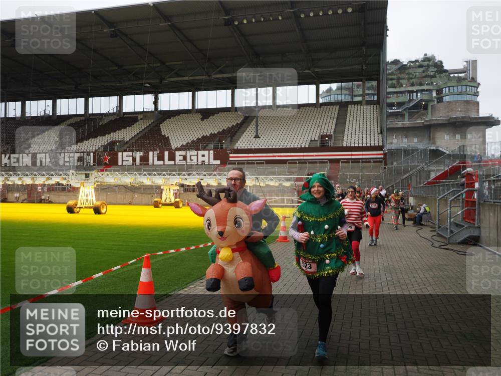 07.12.2025 - St. Pauli X-Mass-Run No. 15 Fabian Wolf http://msf.ph/oto/9397832 07.12.2025 10:47:26 Ziel 60, 78, 309, 522, 523, 1171, 1182, 1819, 1847, 1848, 1863, 2200, 2683, 2684, 3101, 3102, 3104, 3105, 3360, 4853, 4868, 4869 meine-sportfotos.de