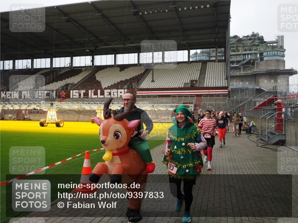07.12.2025 - St. Pauli X-Mass-Run No. 15 Fabian Wolf http://msf.ph/oto/9397833 07.12.2025 10:47:26 Ziel 60, 78, 309, 522, 523, 1171, 1182, 1819, 1847, 1848, 1863, 2200, 2683, 2684, 3101, 3102, 3104, 3105, 3360, 4853, 4868, 4869 meine-sportfotos.de