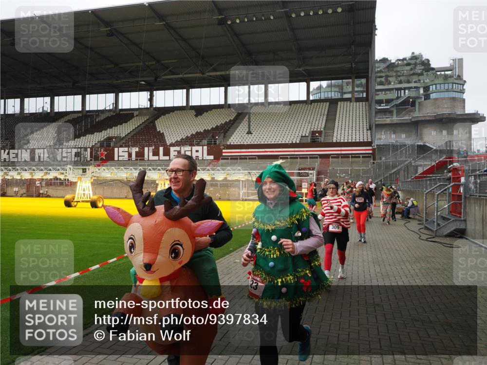 07.12.2025 - St. Pauli X-Mass-Run No. 15 Fabian Wolf http://msf.ph/oto/9397834 07.12.2025 10:47:26 Ziel 60, 78, 309, 522, 523, 1171, 1182, 1819, 1847, 1848, 1863, 2200, 2683, 2684, 3101, 3102, 3104, 3105, 3360, 4853, 4868, 4869 meine-sportfotos.de