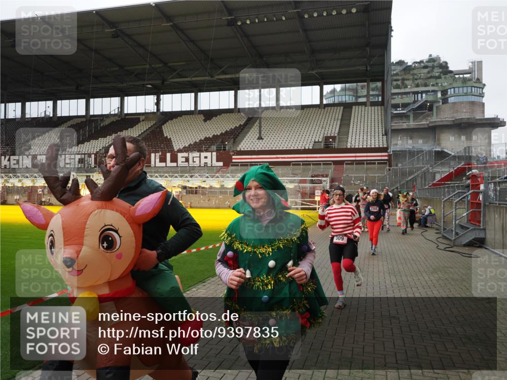 07.12.2025 - St. Pauli X-Mass-Run No. 15 Fabian Wolf http://msf.ph/oto/9397835 07.12.2025 10:47:26 Ziel 60, 78, 309, 522, 523, 1171, 1182, 1819, 1847, 1848, 1863, 2200, 2683, 2684, 3101, 3102, 3104, 3105, 3360, 4853, 4868, 4869 meine-sportfotos.de