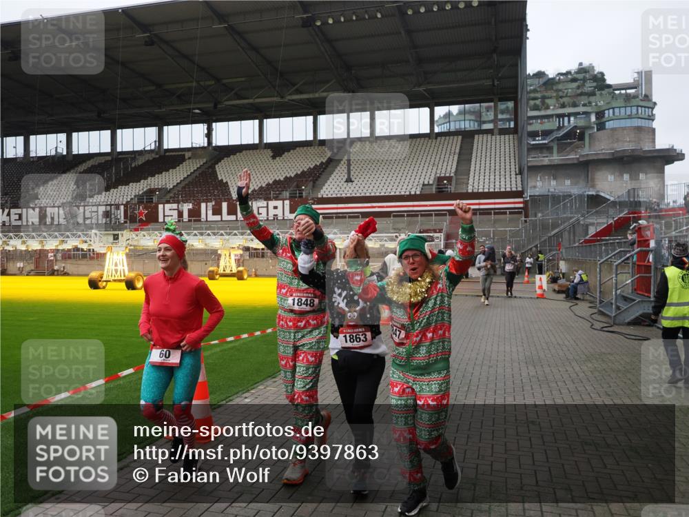 07.12.2025 - St. Pauli X-Mass-Run No. 15 Fabian Wolf http://msf.ph/oto/9397863 07.12.2025 10:47:36 Ziel 60, 78, 309, 522, 523, 1182, 1847, 1848, 1863, 2490, 2566, 2690, 3101, 3102, 3104, 3105, 3360, 4615, 4618, 4853, 4868, 4869 meine-sportfotos.de