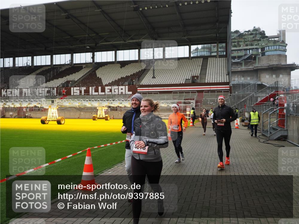 07.12.2025 - St. Pauli X-Mass-Run No. 15 Fabian Wolf http://msf.ph/oto/9397885 07.12.2025 10:47:43 Ziel 78, 1555, 2490, 2566, 2690, 3101, 3102, 3104, 3105, 4072, 4615, 4618, 4863, 4869 meine-sportfotos.de