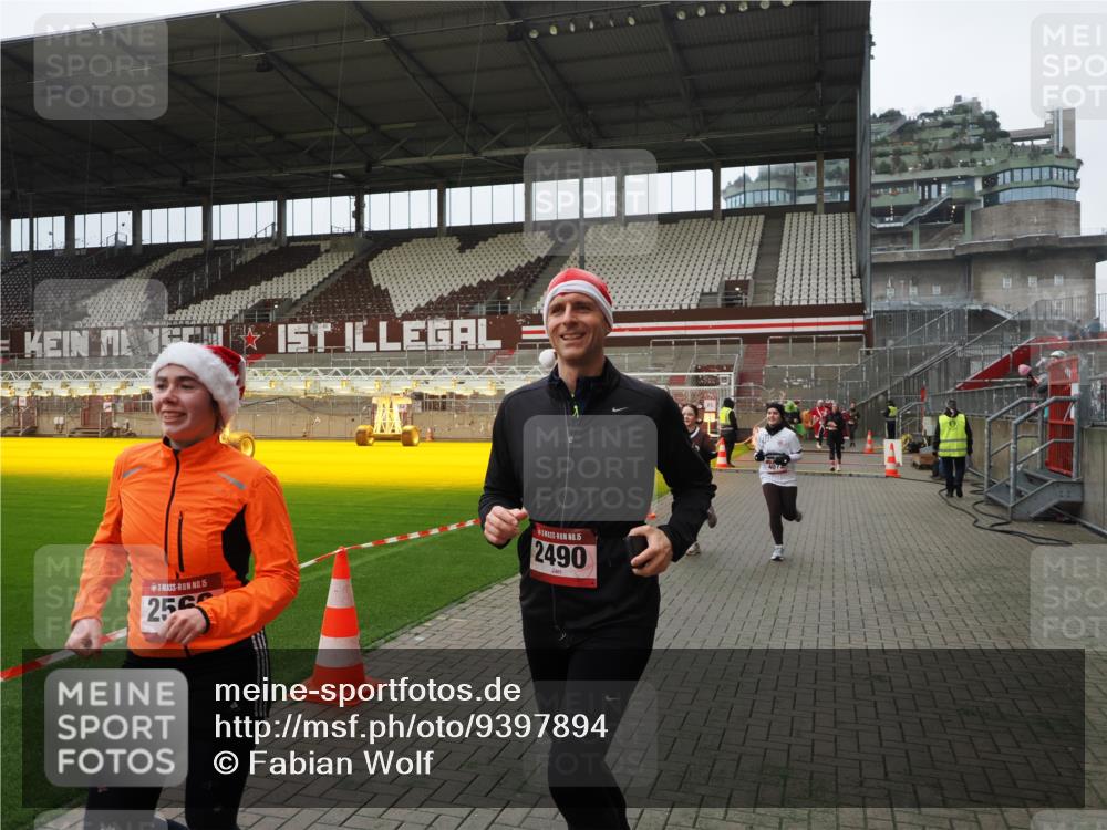 07.12.2025 - St. Pauli X-Mass-Run No. 15 Fabian Wolf http://msf.ph/oto/9397894 07.12.2025 10:47:45 Ziel 78, 282, 1555, 2490, 2566, 2690, 4072, 4615, 4618, 4863 meine-sportfotos.de
