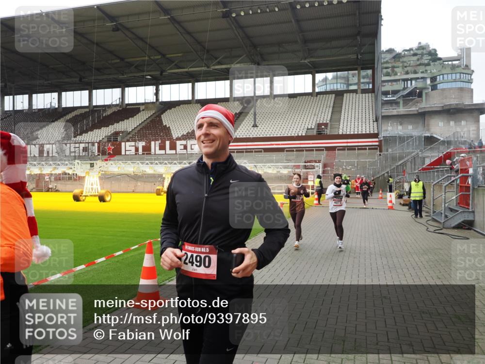 07.12.2025 - St. Pauli X-Mass-Run No. 15 Fabian Wolf http://msf.ph/oto/9397895 07.12.2025 10:47:45 Ziel 78, 282, 1555, 2490, 2566, 2690, 4072, 4615, 4618, 4863 meine-sportfotos.de