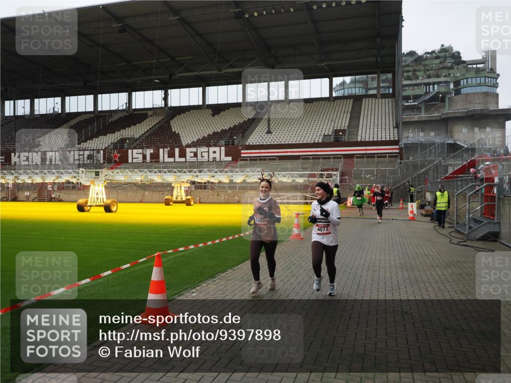07.12.2025 - St. Pauli X-Mass-Run No. 15 Fabian Wolf http://msf.ph/oto/9397898 07.12.2025 10:47:46 Ziel 78, 282, 1555, 2490, 2566, 2690, 4072, 4615, 4618, 4863 meine-sportfotos.de