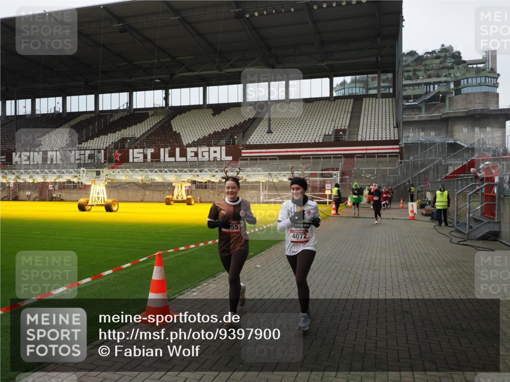 07.12.2025 - St. Pauli X-Mass-Run No. 15 Fabian Wolf http://msf.ph/oto/9397900 07.12.2025 10:47:46 Ziel 78, 282, 1555, 2490, 2566, 2690, 4072, 4615, 4618, 4863 meine-sportfotos.de