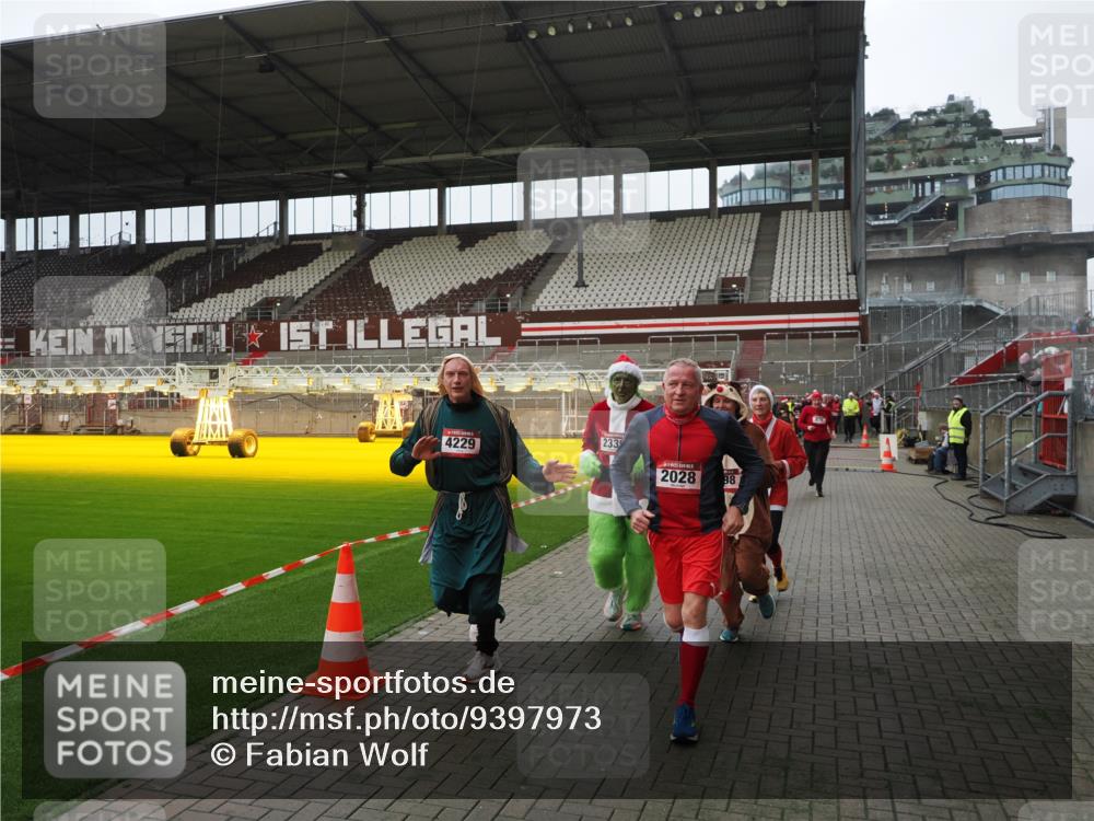 07.12.2025 - St. Pauli X-Mass-Run No. 15 Fabian Wolf http://msf.ph/oto/9397973 07.12.2025 10:48:14 Ziel 472, 876, 1195, 2028, 2146, 2147, 2339, 2501, 3018, 3598, 4229 meine-sportfotos.de