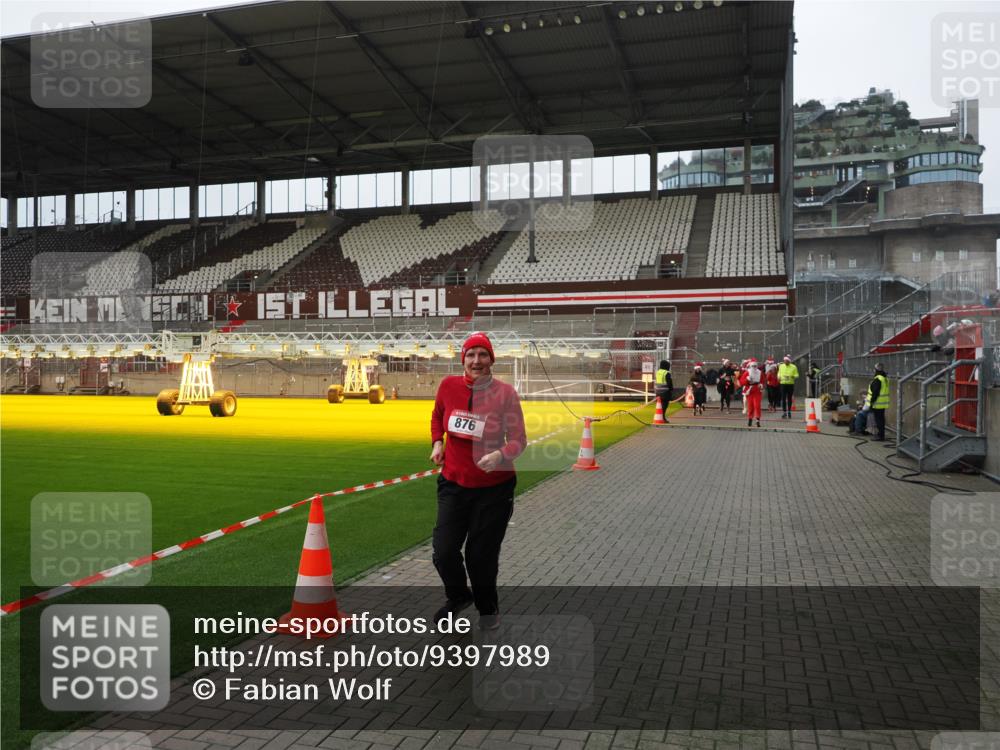 07.12.2025 - St. Pauli X-Mass-Run No. 15 Fabian Wolf http://msf.ph/oto/9397989 07.12.2025 10:48:18 Ziel 876, 1195, 1265, 1267, 2028, 2146, 2147, 2339, 2501, 2797, 2803, 3018, 3598, 4229 meine-sportfotos.de