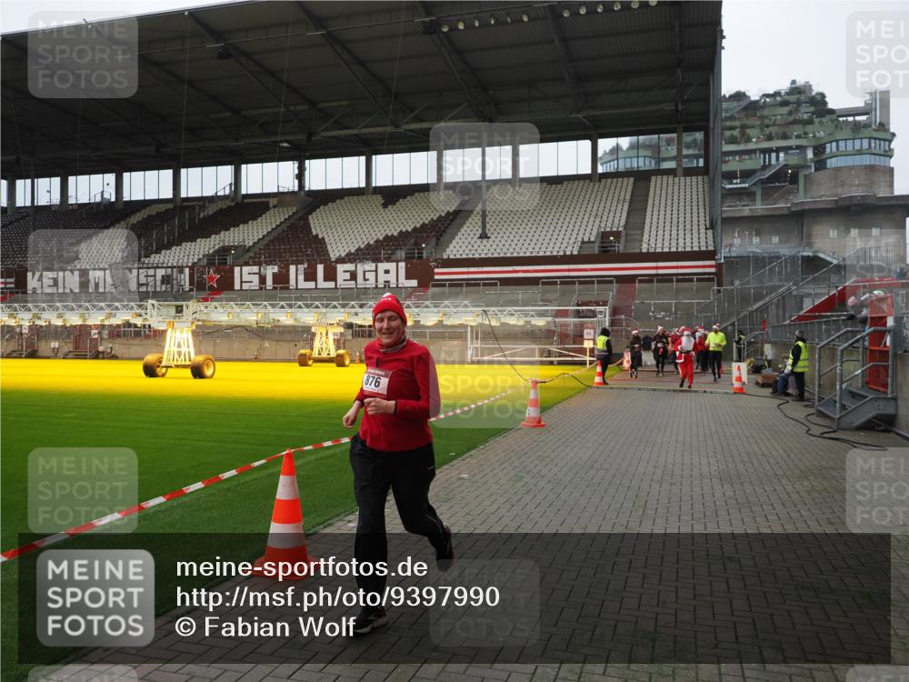 07.12.2025 - St. Pauli X-Mass-Run No. 15 Fabian Wolf http://msf.ph/oto/9397990 07.12.2025 10:48:18 Ziel 876, 1195, 1265, 1267, 2028, 2146, 2147, 2339, 2501, 2797, 2803, 3018, 3598, 4229 meine-sportfotos.de