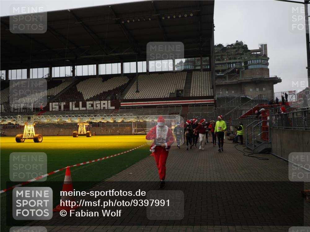 07.12.2025 - St. Pauli X-Mass-Run No. 15 Fabian Wolf http://msf.ph/oto/9397991 07.12.2025 10:48:23 Ziel 577, 876, 1265, 1267, 2028, 2232, 2233, 2235, 2239, 2241, 2339, 2501, 2796, 2797, 2803, 3018, 3598, 4229, 4447, 4598 meine-sportfotos.de