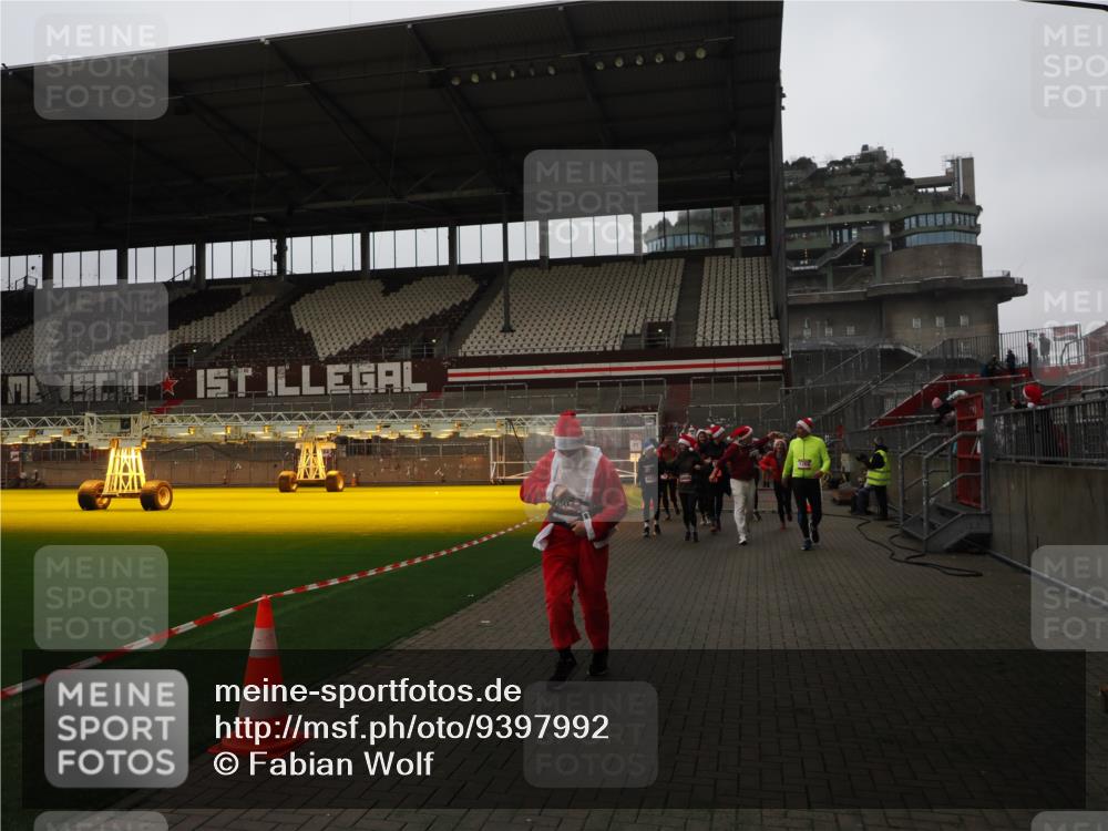 07.12.2025 - St. Pauli X-Mass-Run No. 15 Fabian Wolf http://msf.ph/oto/9397992 07.12.2025 10:48:23 Ziel 577, 876, 1265, 1267, 2028, 2232, 2233, 2235, 2239, 2241, 2339, 2501, 2796, 2797, 2803, 3018, 3598, 4229, 4447, 4598 meine-sportfotos.de