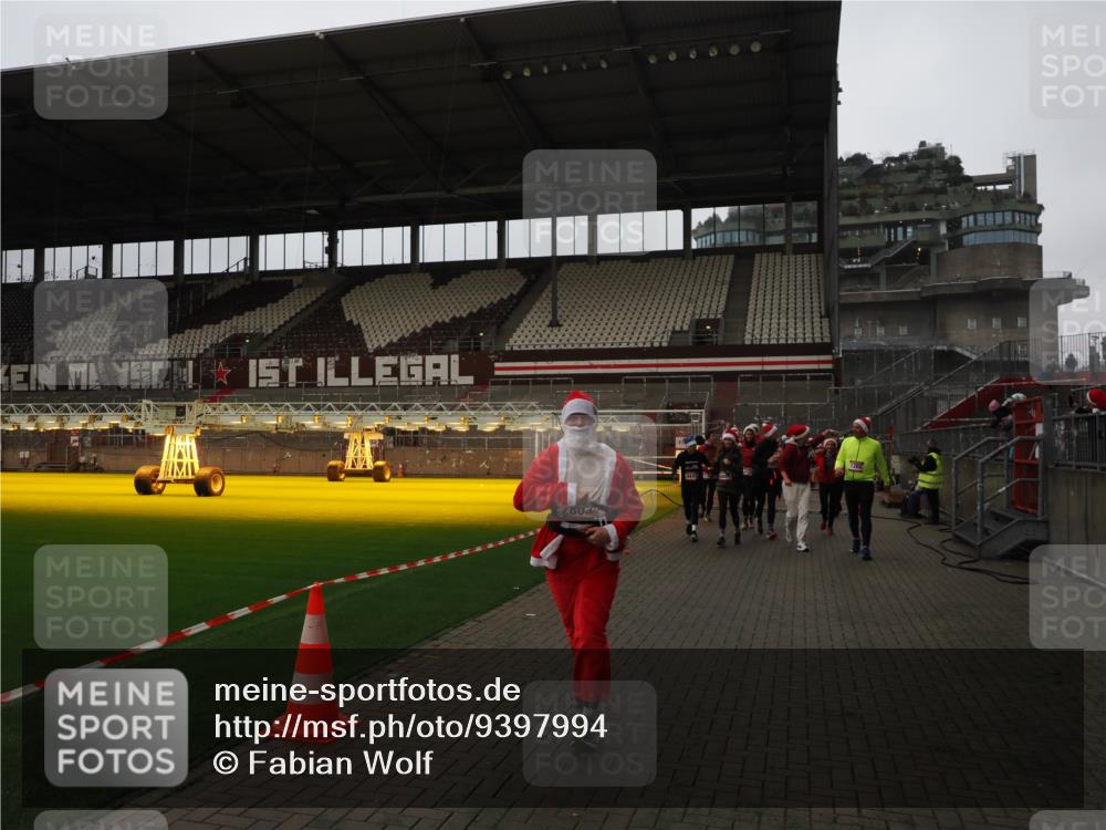 07.12.2025 - St. Pauli X-Mass-Run No. 15 Fabian Wolf http://msf.ph/oto/9397994 07.12.2025 10:48:24 Ziel 577, 876, 1265, 1267, 2028, 2232, 2233, 2235, 2239, 2241, 2339, 2501, 2796, 2797, 2803, 3018, 3598, 4229, 4447, 4598 meine-sportfotos.de