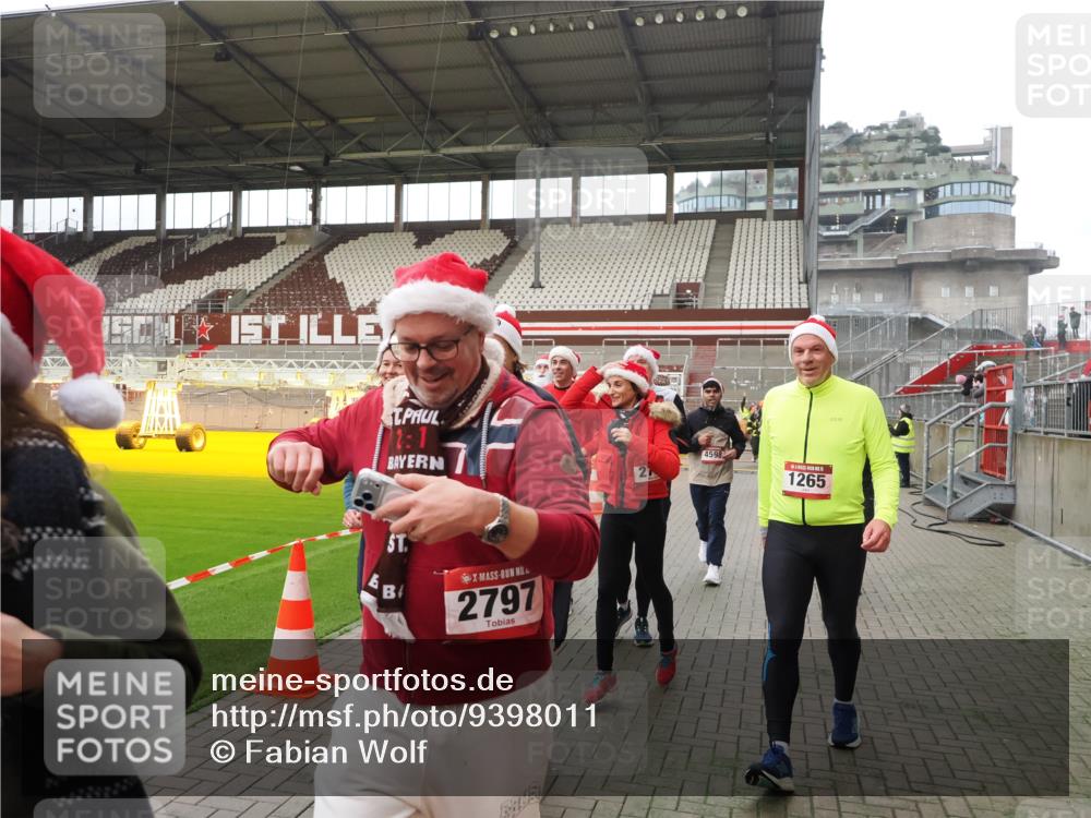 07.12.2025 - St. Pauli X-Mass-Run No. 15 Fabian Wolf http://msf.ph/oto/9398011 07.12.2025 10:48:29 Ziel 233, 290, 577, 633, 876, 935, 1265, 1267, 1517, 1521, 2232, 2233, 2235, 2239, 2241, 2796, 2797, 2803, 4447, 4598 meine-sportfotos.de