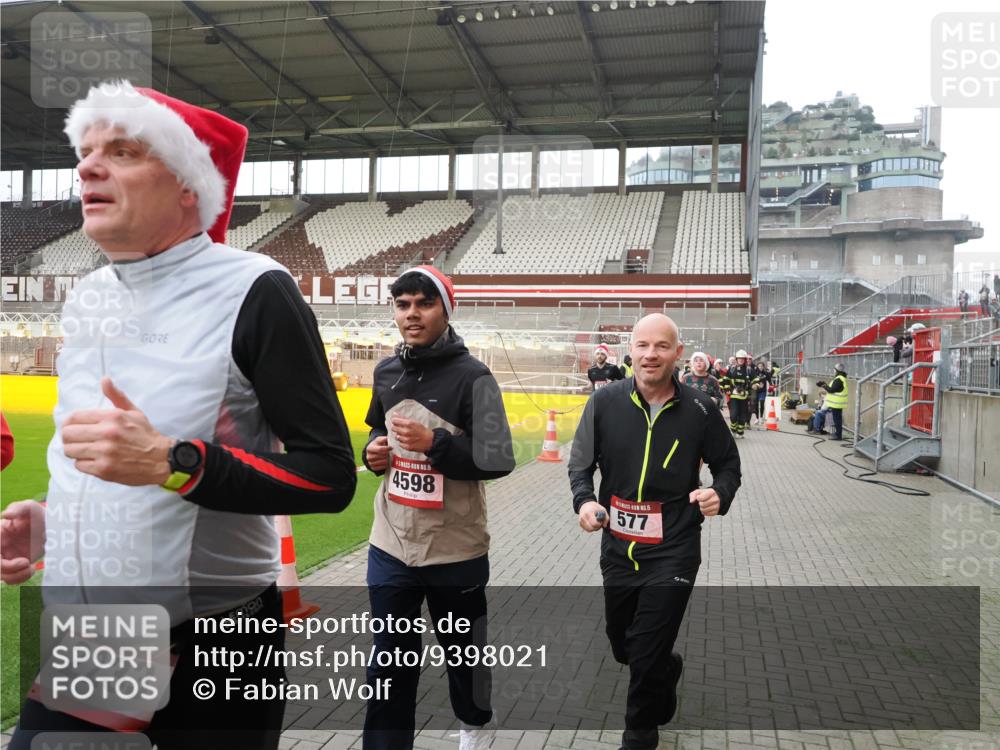 07.12.2025 - St. Pauli X-Mass-Run No. 15 Fabian Wolf http://msf.ph/oto/9398021 07.12.2025 10:48:32 Ziel 233, 290, 577, 633, 935, 1265, 1267, 1515, 1516, 1517, 1521, 2232, 2233, 2235, 2239, 2241, 2796, 2797, 2803, 3017, 3019, 4447, 4598 meine-sportfotos.de