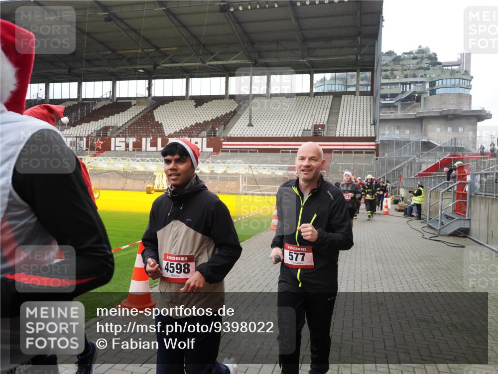 07.12.2025 - St. Pauli X-Mass-Run No. 15 Fabian Wolf http://msf.ph/oto/9398022 07.12.2025 10:48:32 Ziel 233, 290, 577, 633, 935, 1265, 1267, 1515, 1516, 1517, 1521, 2232, 2233, 2235, 2239, 2241, 2796, 2797, 2803, 3017, 3019, 4447, 4598 meine-sportfotos.de