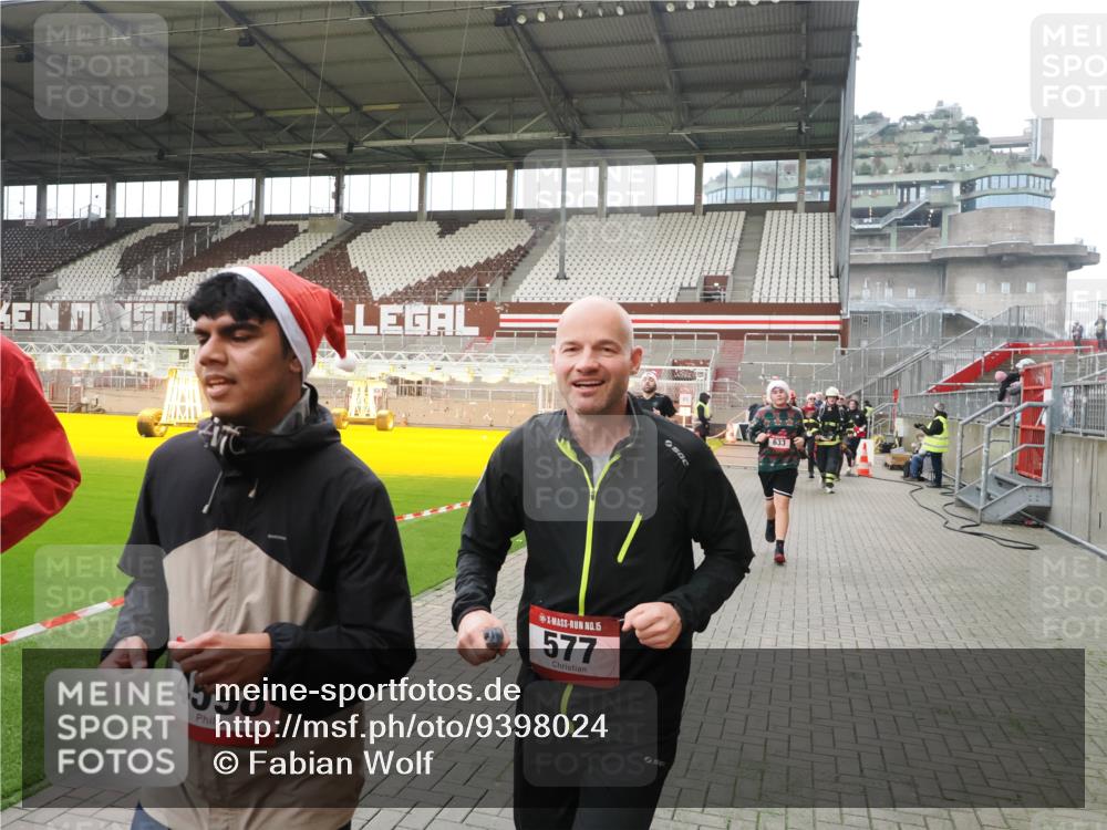 07.12.2025 - St. Pauli X-Mass-Run No. 15 Fabian Wolf http://msf.ph/oto/9398024 07.12.2025 10:48:32 Ziel 233, 290, 577, 633, 935, 1265, 1267, 1515, 1516, 1517, 1521, 2232, 2233, 2235, 2239, 2241, 2796, 2797, 2803, 3017, 3019, 4447, 4598 meine-sportfotos.de
