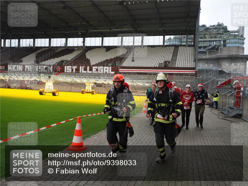 07.12.2025 - St. Pauli X-Mass-Run No. 15 Fabian Wolf http://msf.ph/oto/9398033 07.12.2025 10:48:38 Ziel 233, 290, 577, 633, 935, 1009, 1087, 1188, 1189, 1267, 1515, 1516, 1517, 1521, 2232, 2233, 2235, 2239, 2241, 2268, 2269, 2796, 2797, 3017, 3019, 3346, 4447, 4598 meine-sportfotos.de