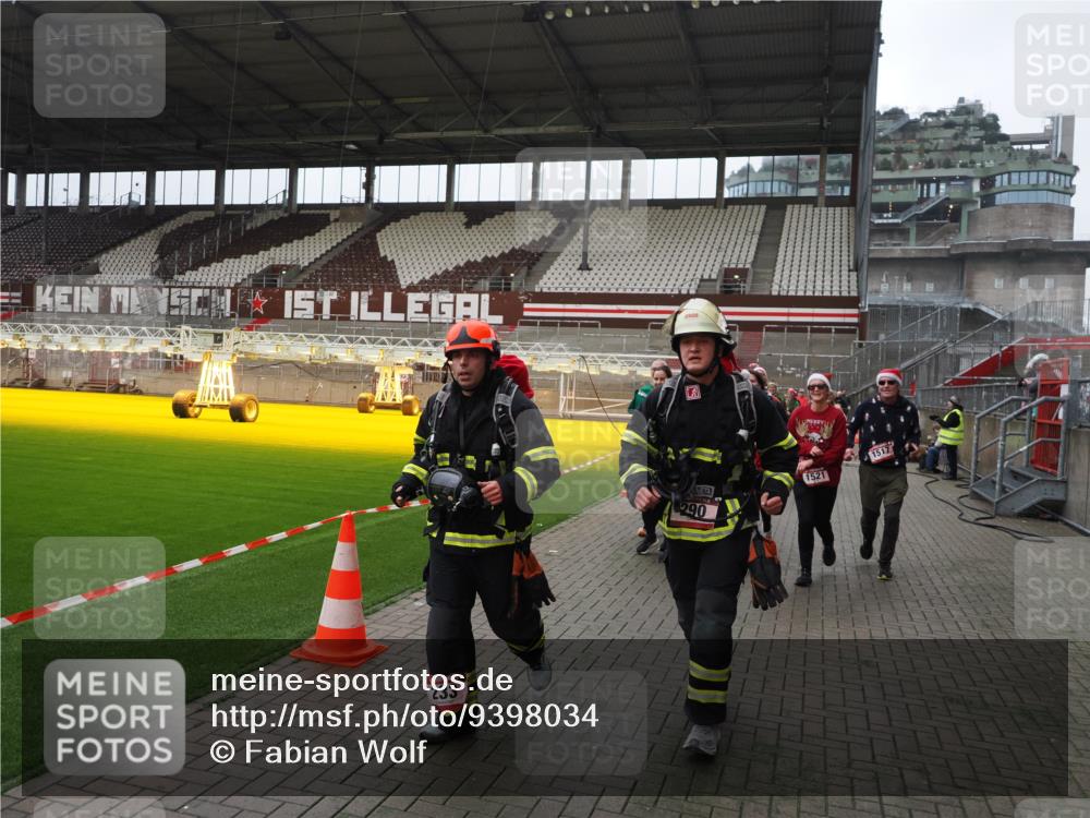 07.12.2025 - St. Pauli X-Mass-Run No. 15 Fabian Wolf http://msf.ph/oto/9398034 07.12.2025 10:48:38 Ziel 233, 290, 577, 633, 935, 1009, 1087, 1188, 1189, 1267, 1515, 1516, 1517, 1521, 2232, 2233, 2235, 2239, 2241, 2268, 2269, 2796, 2797, 3017, 3019, 3346, 4447, 4598 meine-sportfotos.de