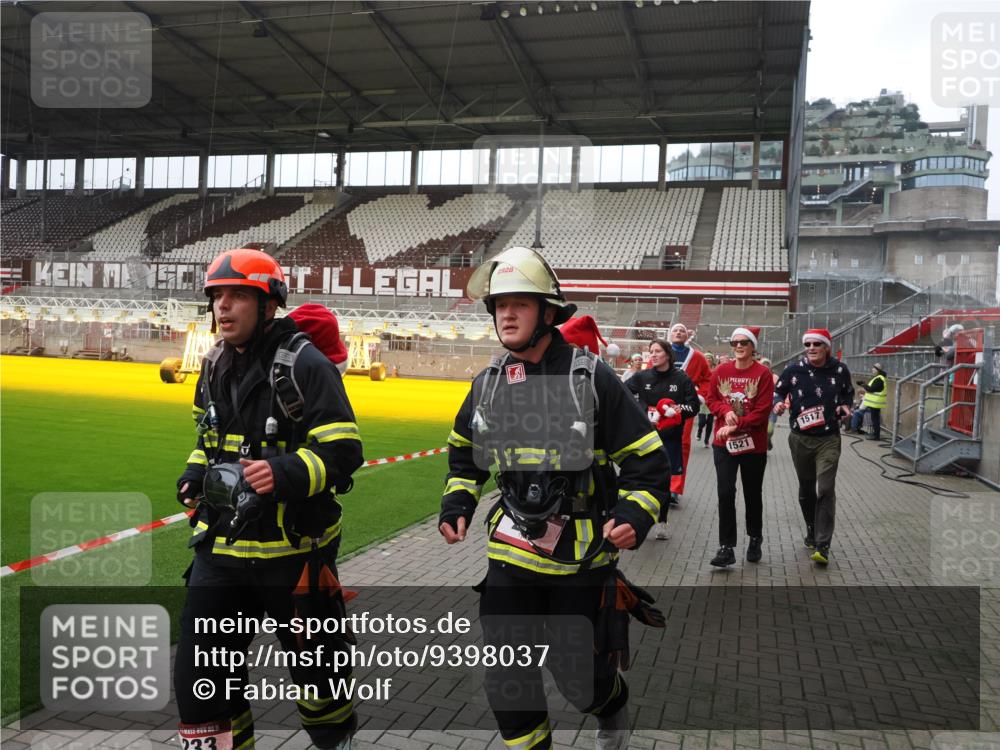 07.12.2025 - St. Pauli X-Mass-Run No. 15 Fabian Wolf http://msf.ph/oto/9398037 07.12.2025 10:48:39 Ziel 233, 290, 577, 633, 935, 1009, 1087, 1188, 1189, 1515, 1516, 1517, 1521, 2232, 2233, 2235, 2239, 2241, 2268, 2269, 2796, 3017, 3019, 3346, 4447, 4598 meine-sportfotos.de