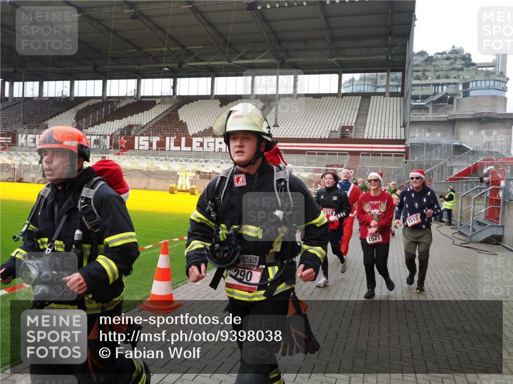 07.12.2025 - St. Pauli X-Mass-Run No. 15 Fabian Wolf http://msf.ph/oto/9398038 07.12.2025 10:48:39 Ziel 233, 290, 577, 633, 935, 1009, 1087, 1188, 1189, 1515, 1516, 1517, 1521, 2232, 2233, 2235, 2239, 2241, 2268, 2269, 2796, 3017, 3019, 3346, 4447, 4598 meine-sportfotos.de