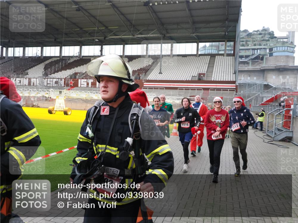 07.12.2025 - St. Pauli X-Mass-Run No. 15 Fabian Wolf http://msf.ph/oto/9398039 07.12.2025 10:48:39 Ziel 233, 290, 577, 633, 935, 1009, 1087, 1188, 1189, 1515, 1516, 1517, 1521, 2232, 2233, 2235, 2239, 2241, 2268, 2269, 2796, 3017, 3019, 3346, 4447, 4598 meine-sportfotos.de