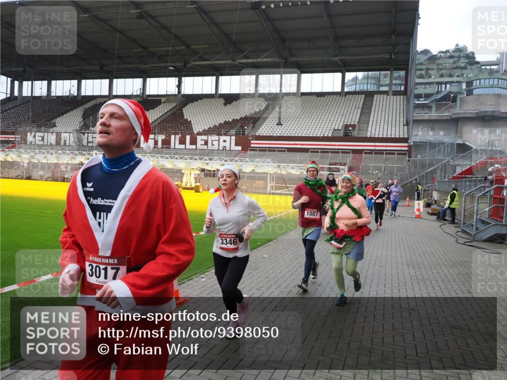 07.12.2025 - St. Pauli X-Mass-Run No. 15 Fabian Wolf http://msf.ph/oto/9398050 07.12.2025 10:48:42 Ziel 233, 290, 590, 592, 633, 935, 1009, 1087, 1188, 1189, 1515, 1516, 1517, 1521, 1895, 2268, 2269, 3017, 3019, 3346, 4598 meine-sportfotos.de
