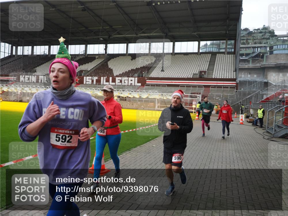 07.12.2025 - St. Pauli X-Mass-Run No. 15 Fabian Wolf http://msf.ph/oto/9398076 07.12.2025 10:48:49 Ziel 290, 590, 592, 935, 1009, 1087, 1188, 1189, 1515, 1516, 1517, 1521, 1895, 2268, 2269, 2512, 2515, 3017, 3019, 3346 meine-sportfotos.de
