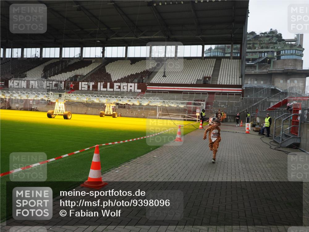 07.12.2025 - St. Pauli X-Mass-Run No. 15 Fabian Wolf http://msf.ph/oto/9398096 07.12.2025 10:48:55 Ziel 379, 590, 592, 1019, 1164, 1188, 1189, 1895, 2268, 2269, 2512, 2515, 3346 meine-sportfotos.de