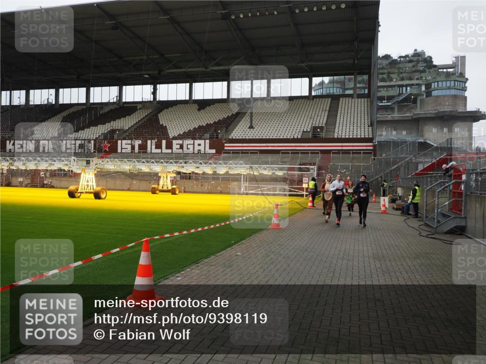 07.12.2025 - St. Pauli X-Mass-Run No. 15 Fabian Wolf http://msf.ph/oto/9398119 07.12.2025 10:49:08 Ziel 191, 194, 379, 471, 1019, 1155, 1164, 1166, 1370, 1372, 2921, 2933, 3369 meine-sportfotos.de