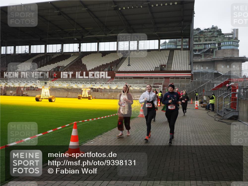 07.12.2025 - St. Pauli X-Mass-Run No. 15 Fabian Wolf http://msf.ph/oto/9398131 07.12.2025 10:49:11 Ziel 191, 194, 471, 1019, 1155, 1164, 1166, 1370, 1372, 2921, 2933, 3366, 3369 meine-sportfotos.de