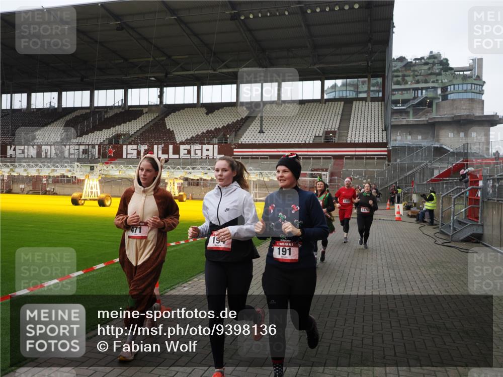 07.12.2025 - St. Pauli X-Mass-Run No. 15 Fabian Wolf http://msf.ph/oto/9398136 07.12.2025 10:49:12 Ziel 191, 194, 471, 1019, 1155, 1164, 1166, 1370, 1372, 2764, 2765, 2921, 2933, 3366, 3369 meine-sportfotos.de