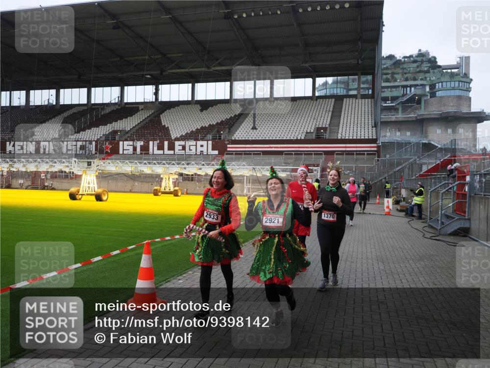 07.12.2025 - St. Pauli X-Mass-Run No. 15 Fabian Wolf http://msf.ph/oto/9398142 07.12.2025 10:49:14 Ziel 191, 194, 471, 1155, 1164, 1166, 1370, 1372, 2764, 2765, 2921, 2933, 3366, 3369 meine-sportfotos.de