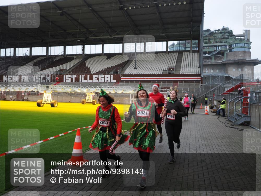 07.12.2025 - St. Pauli X-Mass-Run No. 15 Fabian Wolf http://msf.ph/oto/9398143 07.12.2025 10:49:14 Ziel 191, 194, 471, 1155, 1164, 1166, 1370, 1372, 2764, 2765, 2921, 2933, 3366, 3369 meine-sportfotos.de