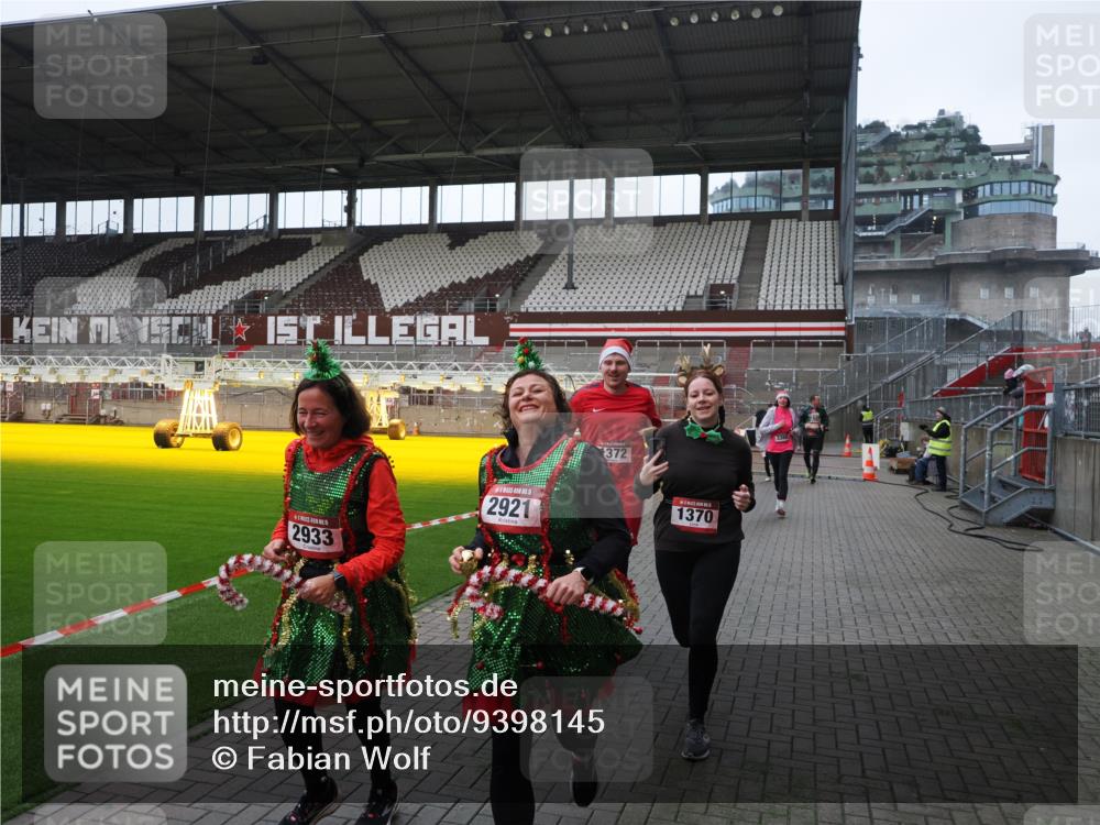 07.12.2025 - St. Pauli X-Mass-Run No. 15 Fabian Wolf http://msf.ph/oto/9398145 07.12.2025 10:49:15 Ziel 191, 194, 471, 1155, 1164, 1166, 1370, 1372, 2764, 2765, 2921, 2933, 3366, 3369 meine-sportfotos.de