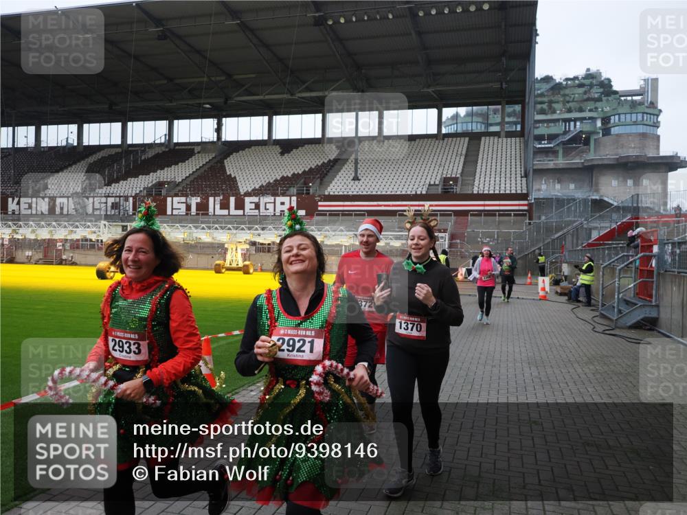 07.12.2025 - St. Pauli X-Mass-Run No. 15 Fabian Wolf http://msf.ph/oto/9398146 07.12.2025 10:49:15 Ziel 191, 194, 471, 1155, 1164, 1166, 1370, 1372, 2764, 2765, 2921, 2933, 3366, 3369 meine-sportfotos.de