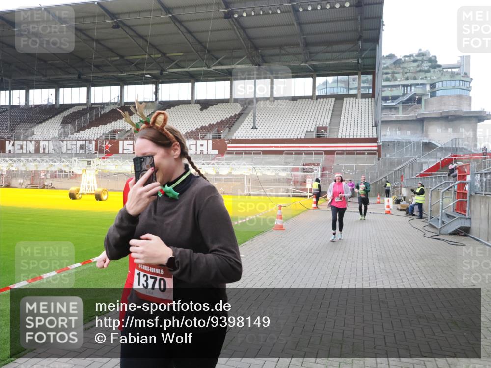 07.12.2025 - St. Pauli X-Mass-Run No. 15 Fabian Wolf http://msf.ph/oto/9398149 07.12.2025 10:49:16 Ziel 191, 194, 471, 1155, 1166, 1274, 1370, 1372, 2764, 2765, 2921, 2933, 3366, 3369 meine-sportfotos.de