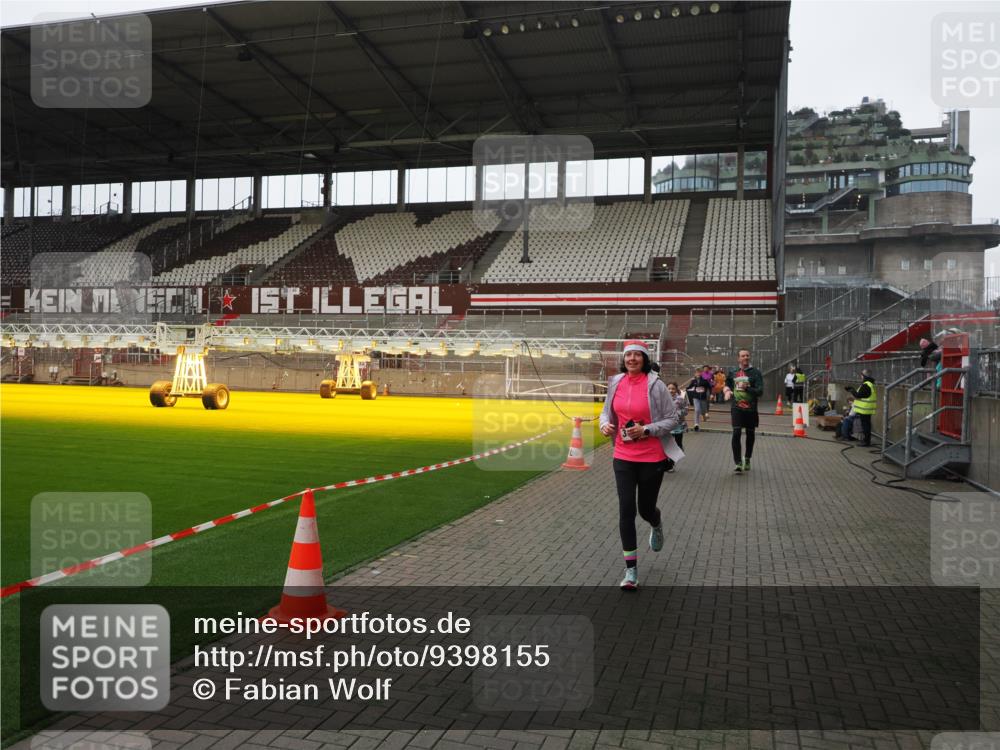 07.12.2025 - St. Pauli X-Mass-Run No. 15 Fabian Wolf http://msf.ph/oto/9398155 07.12.2025 10:49:17 Ziel 191, 194, 471, 1155, 1274, 1370, 1372, 1663, 2764, 2765, 2921, 2933, 3366, 3369 meine-sportfotos.de