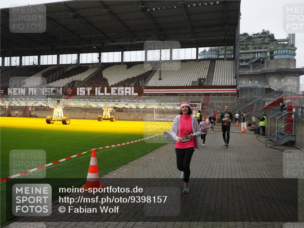 07.12.2025 - St. Pauli X-Mass-Run No. 15 Fabian Wolf http://msf.ph/oto/9398157 07.12.2025 10:49:18 Ziel 191, 194, 471, 1155, 1273, 1274, 1370, 1372, 1663, 2764, 2765, 2921, 2933, 3366, 3369 meine-sportfotos.de