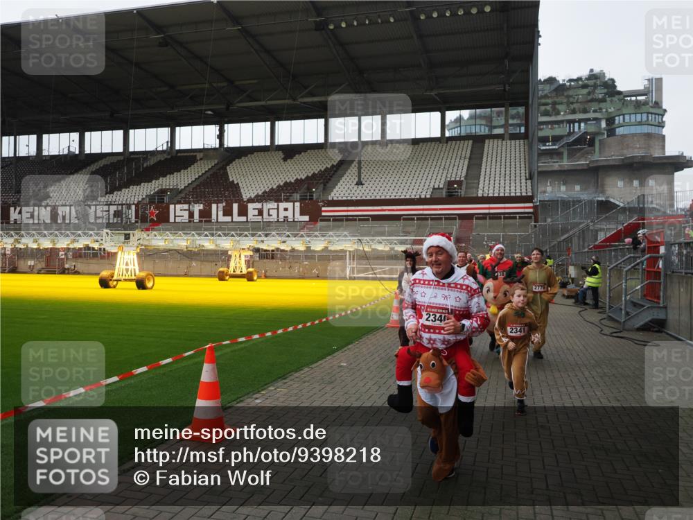 07.12.2025 - St. Pauli X-Mass-Run No. 15 Fabian Wolf http://msf.ph/oto/9398218 07.12.2025 10:49:48 Ziel 916, 1035, 1232, 2100, 2201, 2338, 2340, 2341, 2777, 2779, 3030, 3380 meine-sportfotos.de