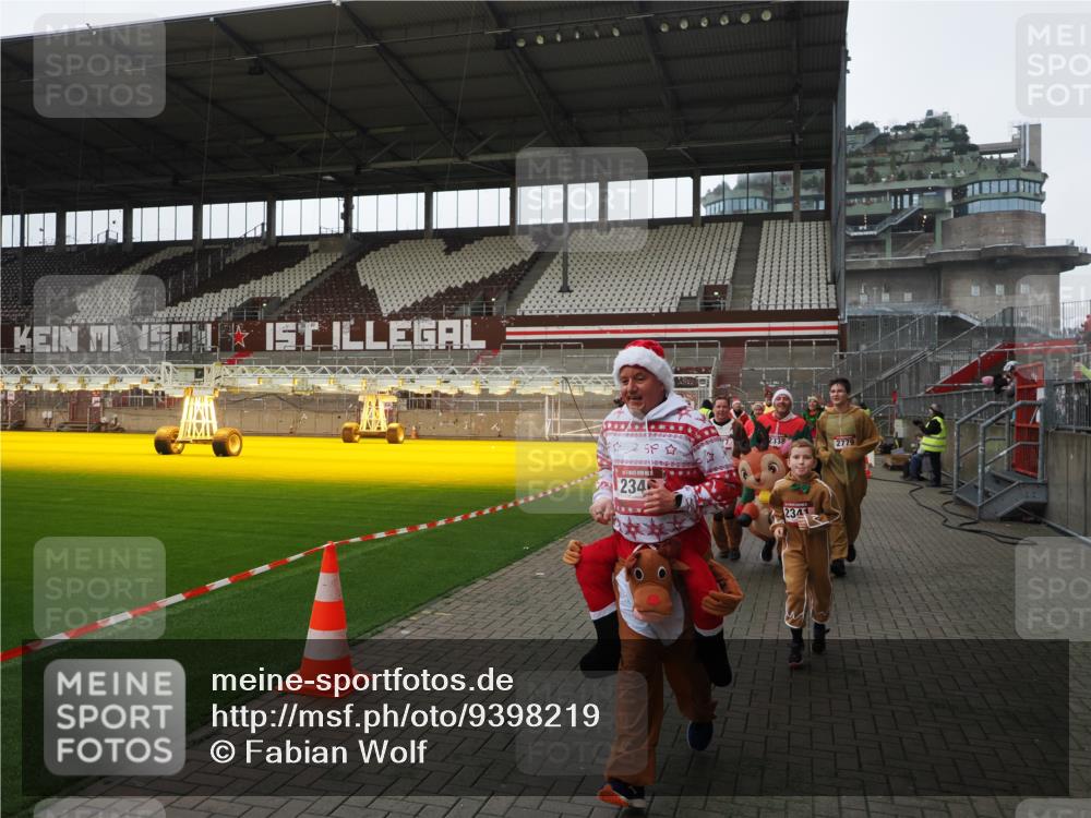 07.12.2025 - St. Pauli X-Mass-Run No. 15 Fabian Wolf http://msf.ph/oto/9398219 07.12.2025 10:49:48 Ziel 916, 1035, 1232, 2100, 2201, 2338, 2340, 2341, 2777, 2779, 3030, 3380 meine-sportfotos.de