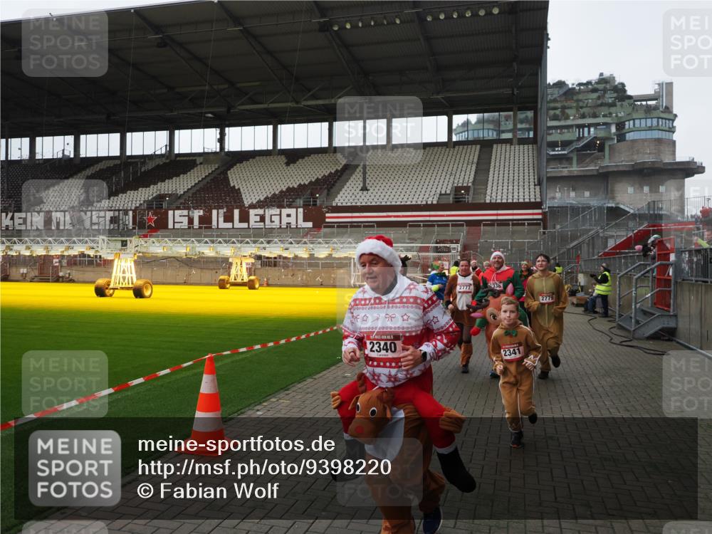 07.12.2025 - St. Pauli X-Mass-Run No. 15 Fabian Wolf http://msf.ph/oto/9398220 07.12.2025 10:49:48 Ziel 916, 1035, 1232, 2100, 2201, 2338, 2340, 2341, 2777, 2779, 3030, 3380 meine-sportfotos.de