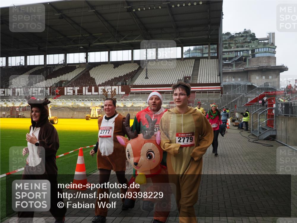 07.12.2025 - St. Pauli X-Mass-Run No. 15 Fabian Wolf http://msf.ph/oto/9398229 07.12.2025 10:49:51 Ziel 916, 1035, 1232, 2100, 2201, 2338, 2340, 2341, 2777, 2779, 3026, 3030, 3380 meine-sportfotos.de