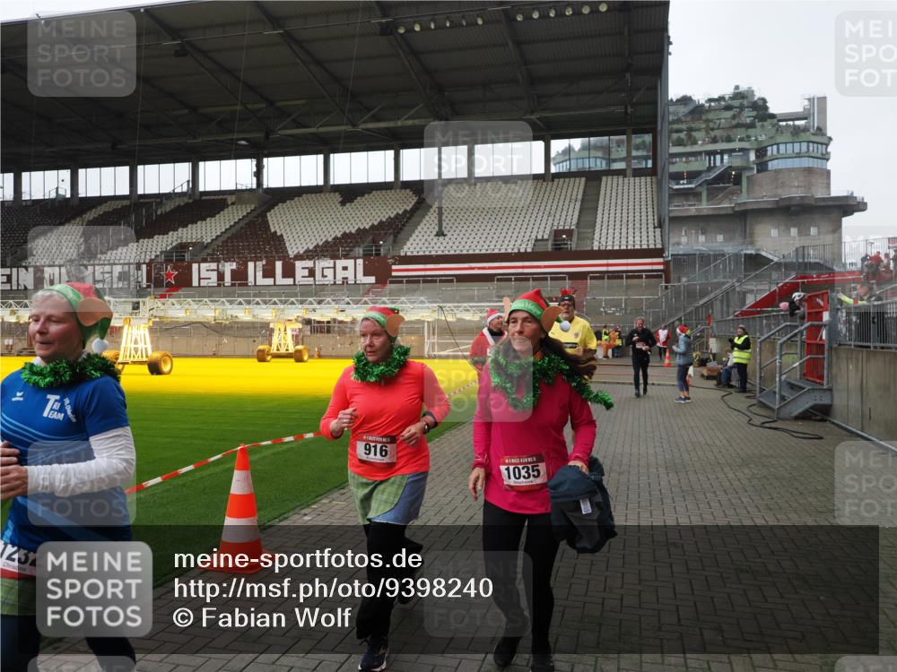 07.12.2025 - St. Pauli X-Mass-Run No. 15 Fabian Wolf http://msf.ph/oto/9398240 07.12.2025 10:49:53 Ziel 916, 1035, 1232, 2100, 2201, 2338, 2340, 2341, 2777, 2779, 3026, 3030, 3380 meine-sportfotos.de