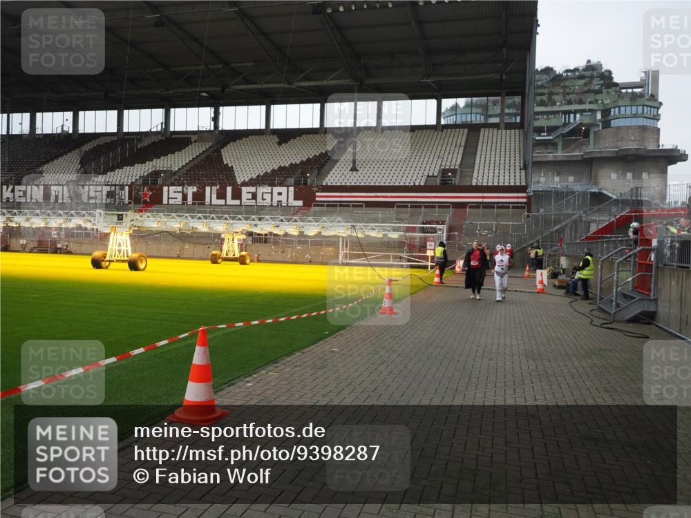 07.12.2025 - St. Pauli X-Mass-Run No. 15 Fabian Wolf http://msf.ph/oto/9398287 07.12.2025 10:50:10 Ziel 40, 904, 905, 2575, 4855 meine-sportfotos.de