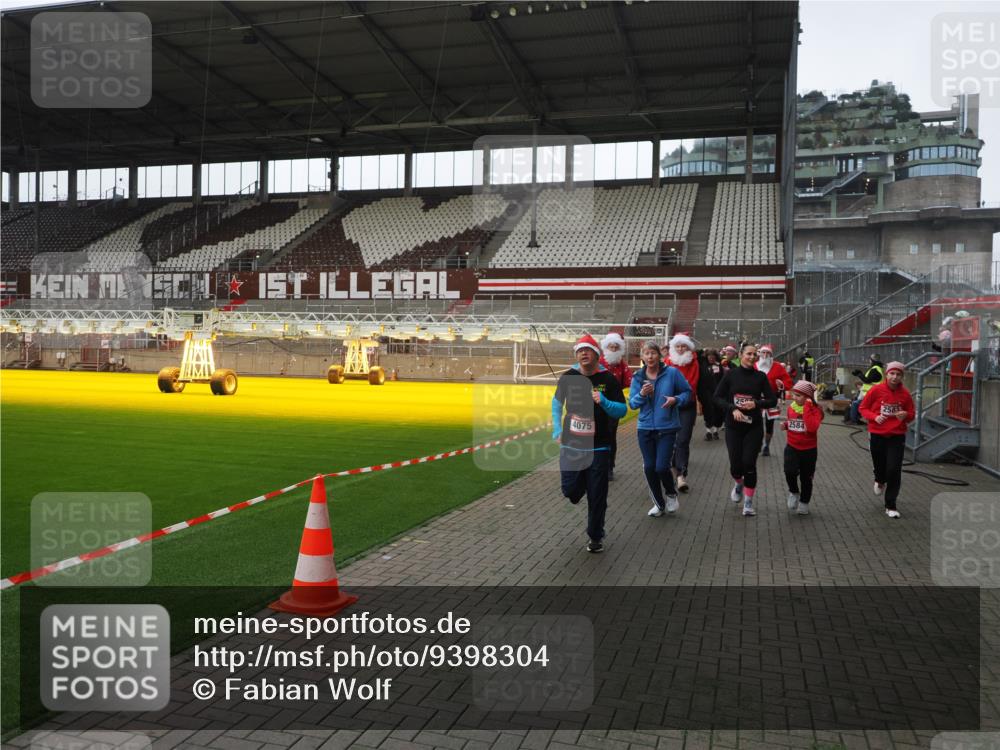 07.12.2025 - St. Pauli X-Mass-Run No. 15 Fabian Wolf http://msf.ph/oto/9398304 07.12.2025 10:50:29 Ziel 2250, 2460, 2582, 2583, 2584, 3287, 3291, 3368, 4075, 4110, 4111, 4756, 4757, 4759 meine-sportfotos.de